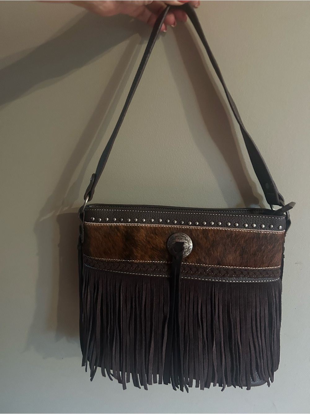 TRINITY RANCH COWHIDE HAIR AND LEATHER SHOULDER BAG. 12”x 10” like new POCKETS!!